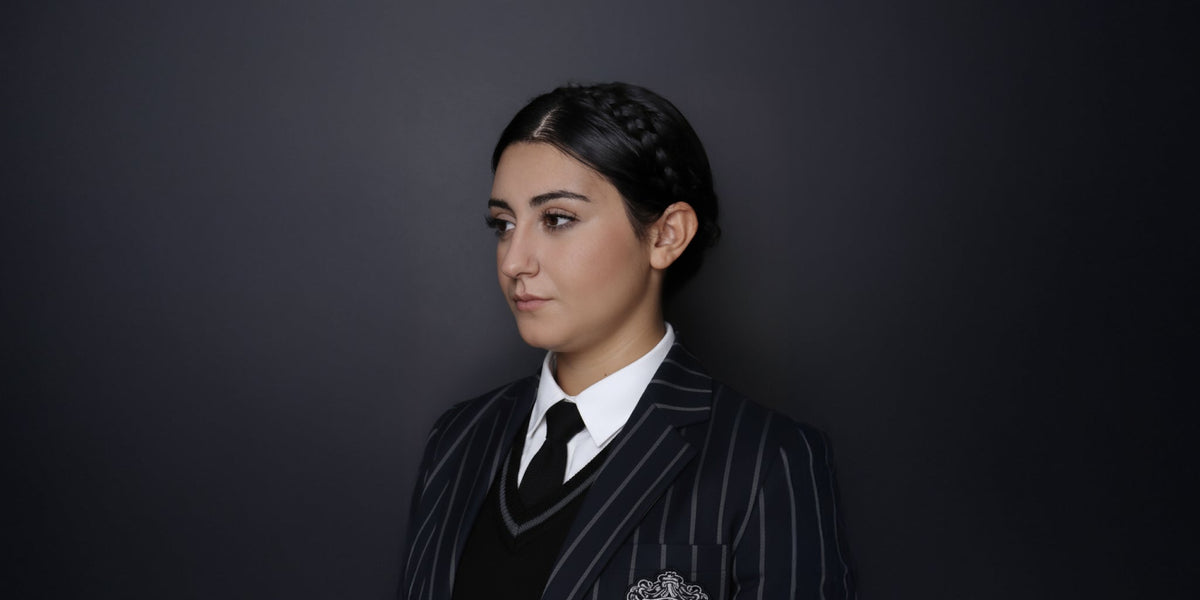 Halloween in salone: due look ispirati a Mercoledì Addams